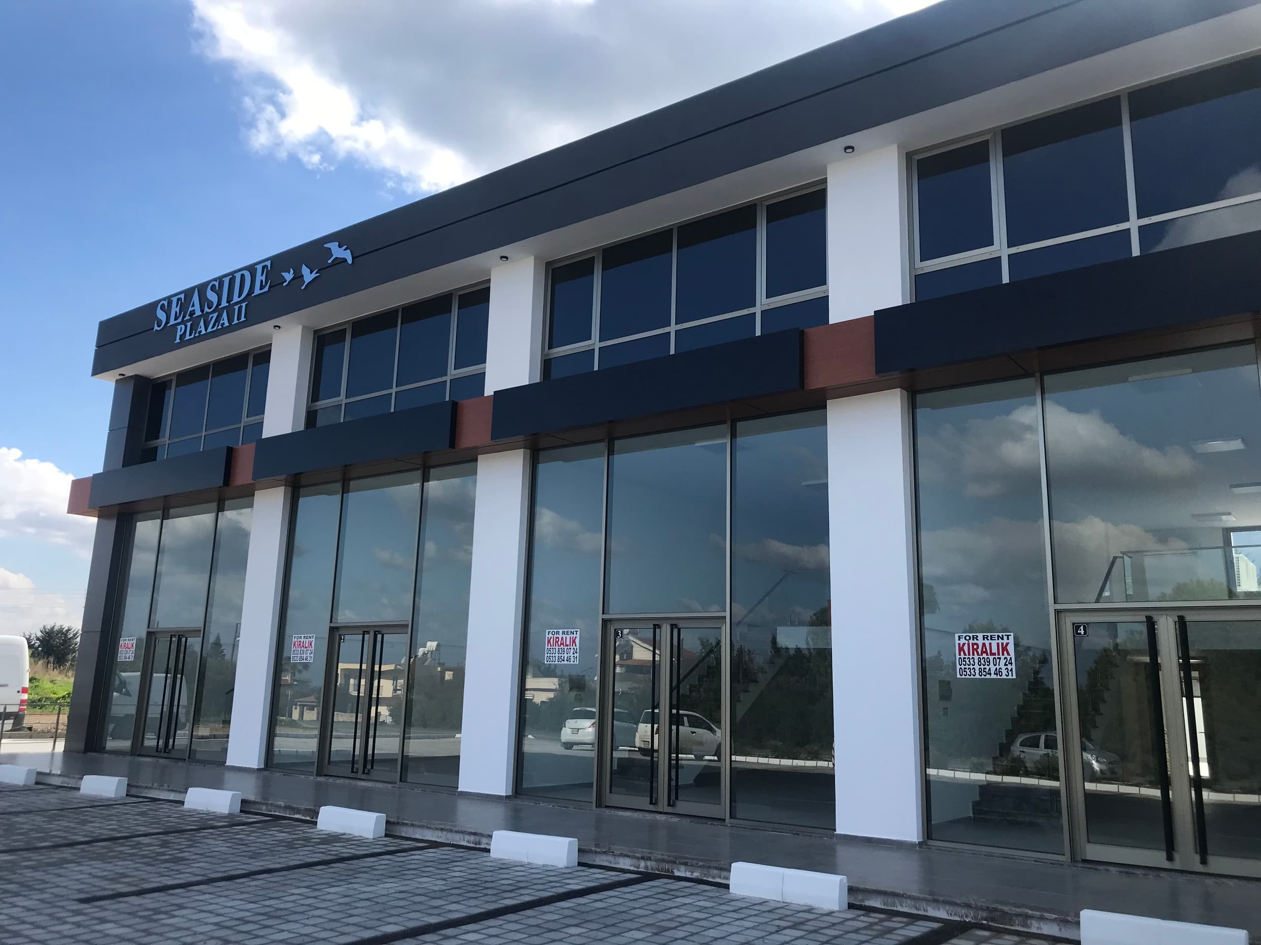 Ticari İş Merkezi Alsancak dış cephe görünümü